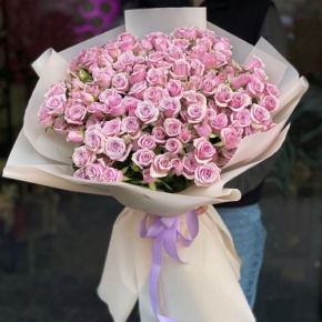 Букет из 25 лиловых кустовых роз (60 см) в Дубне