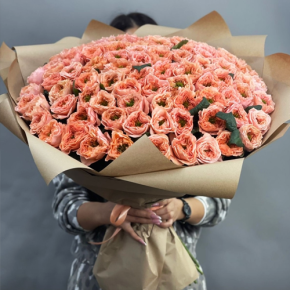 Букет "Персик" из 101 махровой розы Риджентс парк (60 см) в Дубне