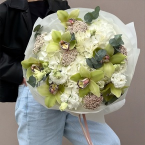 Букет "Эдем" из гортензии, орхидей, эустом, эвкалипта и озатамнуса в Дубне