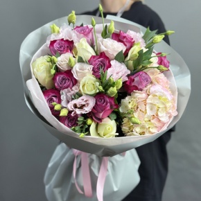 Букет из роз, гортензии и эустом в Дубне