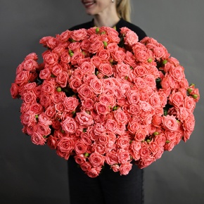 Букет из 39 коралловых кустовых роз (50 см) в Дубне