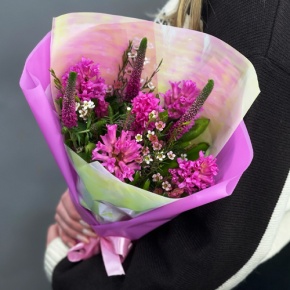 Букет "Вспышка" из гиацинтов, хамелациума и вероники в Дубне