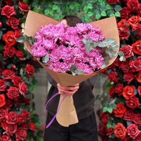 Букет  "Гармония" из 7 хризантем с эвкалиптом в Дубне