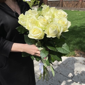 Букет из 11 белых роз (70 см) в Дубне