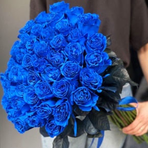 Букет из 51 синей розы Эквадор под ленту (70 см) в Дубне