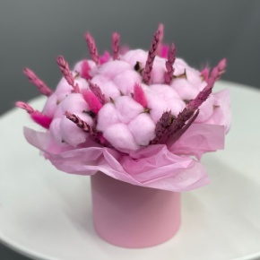 Композиция в шляпной коробке мини из хлопка, пшеницы и лагуруса в Дубне