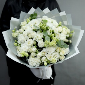 Букет "Маскарпоне" из роз, диантусов, эустом и гиперикума в Дубне