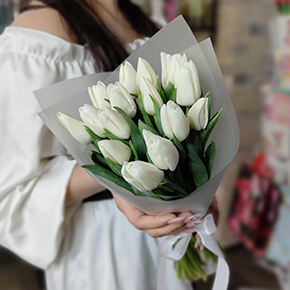 Букет из 15 белых тюльпанов в Дубне