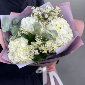 Букет "Суприм" из гортензий и хамелациума в Дубне