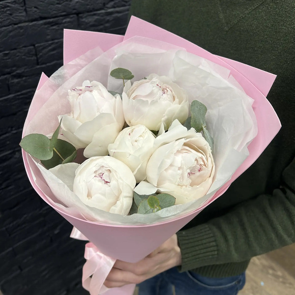 Букет из 5 пионов Одиле "Пломбир" в Дубне