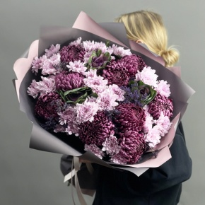 Букет "Виолетта" из хризантем Бигоуди, лимониума, брассики и кустовых хризантем в Дубне
