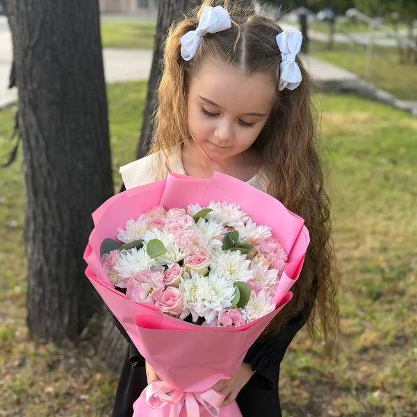Букет из хризантем, эустом и роз в Дубне