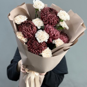 Букет из хризантем Бигоуди и диантусов в Дубне