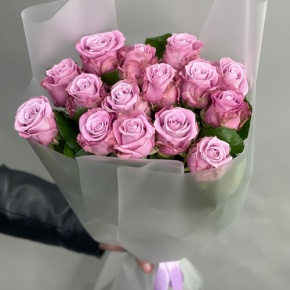 Монобукет из 15 малиновых роз Меритим (50 см) в Дубне