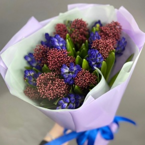 Букет "Твой яркий день" из гиацинтов и скиммии в Дубне
