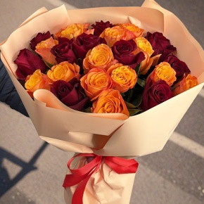 Букет "Благородный" из 27 Кенийских роз микс (40 см) в Дубне
