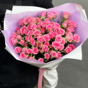 Букет "Рассвет принцессы" из 15 кустовых роз (50 см) в Дубне