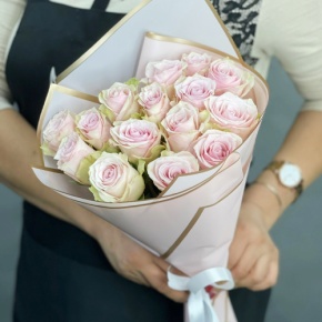 Букет из 15 пудровых роз Кения (40 см) в Дубне