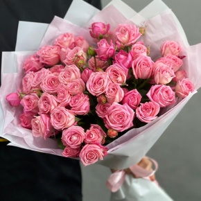 Букет из 11 нежных кустовых роз в Дубне