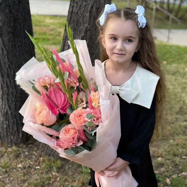 Букет на 1 сентября с гладиолусами, розами и антуриумом в Дубне