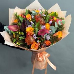 Букет "Даниэлла" из калл, роз, гиперикума, сафари, капса и лейко в Дубне