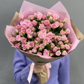 Букет  из 19 кустовых роз (60 см) в Дубне