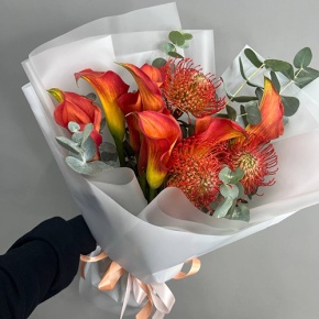 Букет "Империал" из калл, лейко и эвкалипта в Дубне