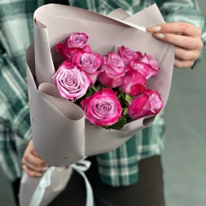 Букет "Сесилия" из 9 фиолетовых роз кения (40 см) в Дубне