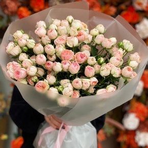 Букет из 35 нежных кустовых роз (40 см) в Дубне