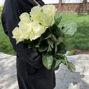 Букет из 9 белых роз (70 см) в Дубне