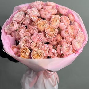 Букет из 35 кустовых пионовидных роз Джульетта (60 см) в Дубне