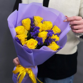 Букет "Лейкерс" из лимонных роз и статицы в Дубне