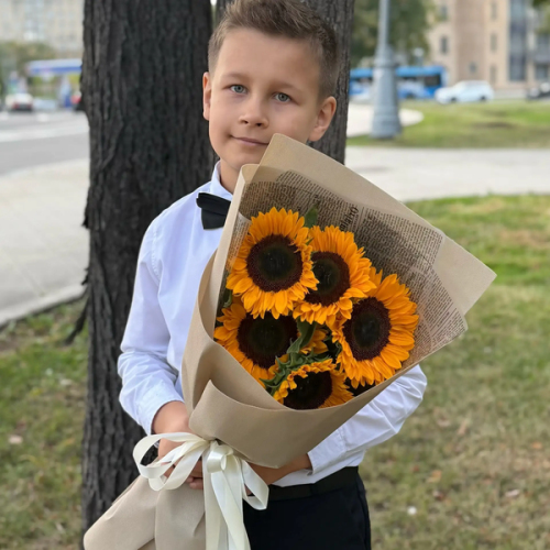 Букет из 5 подсолнухов в Дубне
