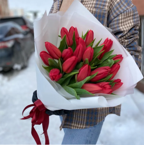 Букет красных тюльпанов в Дубне