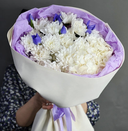 Букет "Грация" из ирисов, гортензии и кустовых хризантем в Дубне