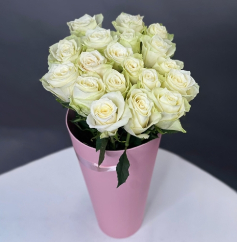 19 белых роз Кения в конусе в Дубне