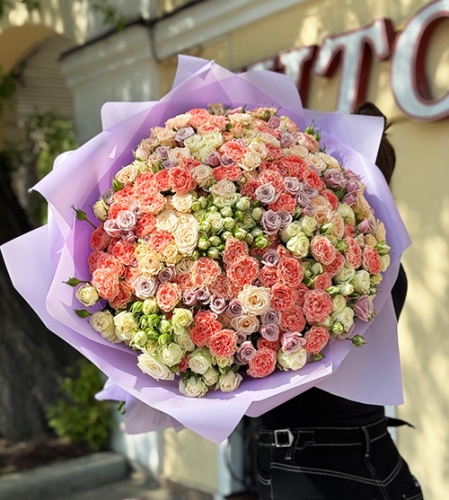 Букет из 101 кустовой розы микс в Дубне